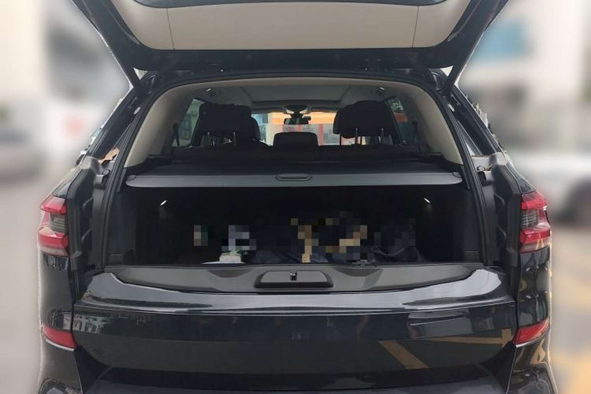 Used BMW X5 2022 xDrive 30Li Luxury M Sport Package Trunk