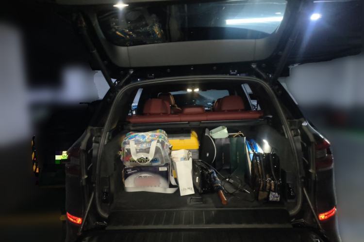Used BMW X5 2022 xDrive 40Li M Sport Package Trunk