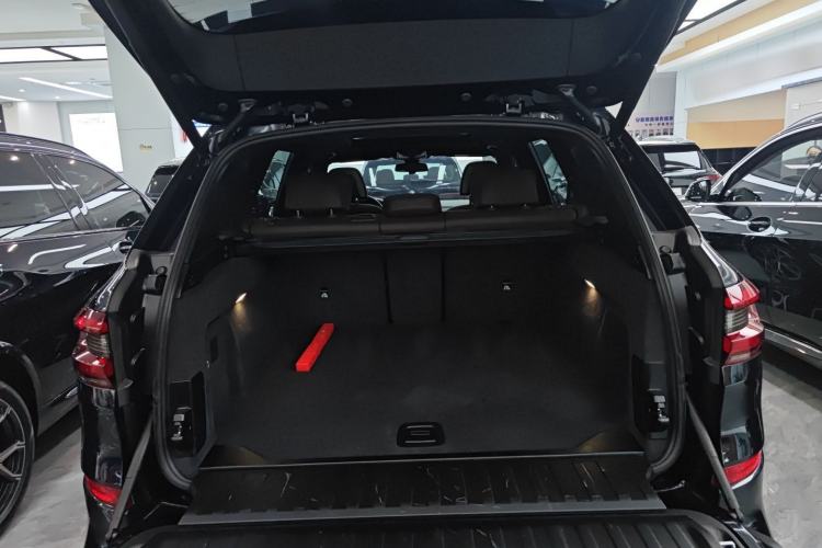 Used BMW X5 2022 Restyled xDrive 40Li M Sport Package Trunk
