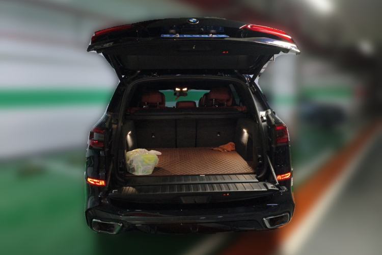 Used BMW X5 2022 Restyled xDrive 40Li Luxury Edition M Sport Package Trunk
