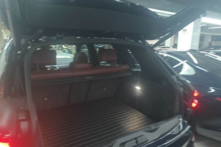 Used BMW X5 2022 xDrive 40Li M Sport Package Trunk