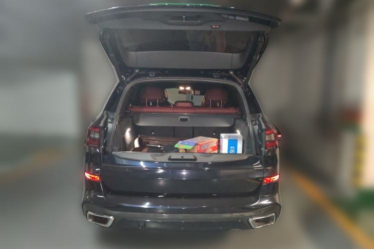 Used BMW X5 2022 Restyled xDrive 40Li M Sport Package Trunk