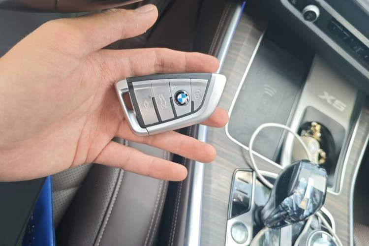 Used BMW X5 2022 xDrive 40Li M Sport Package Vehicle Key