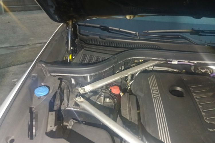 Used BMW X5 2022 xDrive 40Li M Sport Package Engine Bay Right