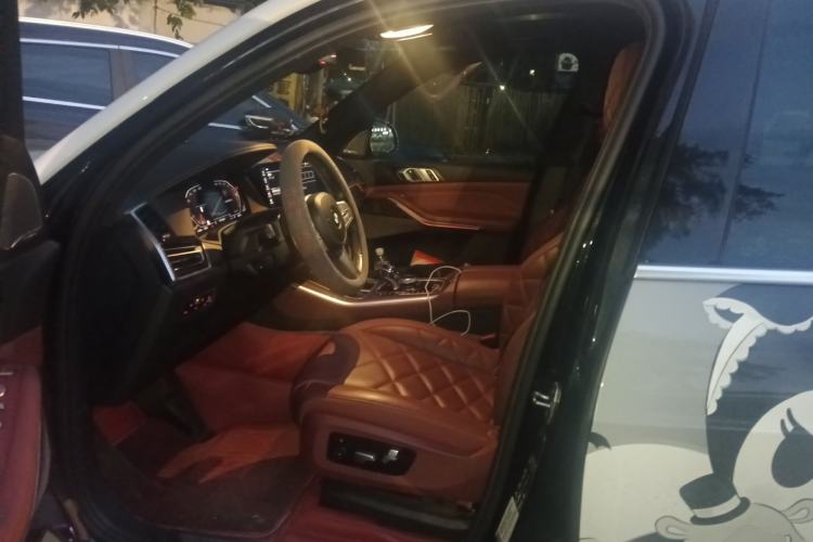 Used BMW X5 2022 xDrive 40Li M Sport Package Left Front Seat