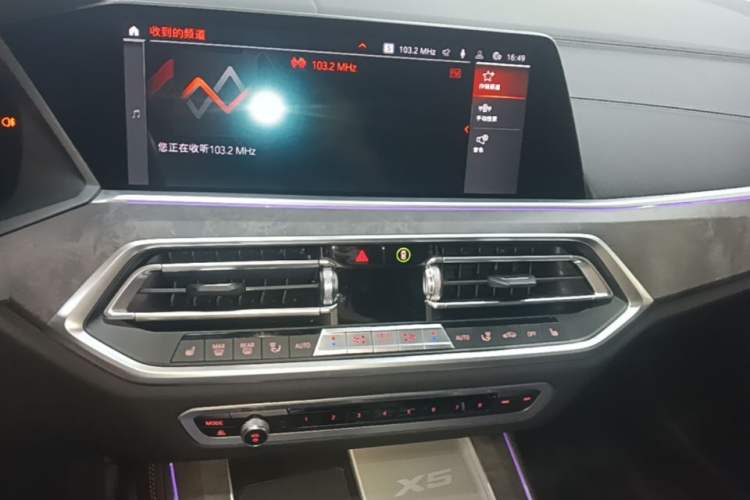 Used BMW X5 2022 Restyled xDrive 30Li Luxury Version M Sport Package Audio And AC Panel