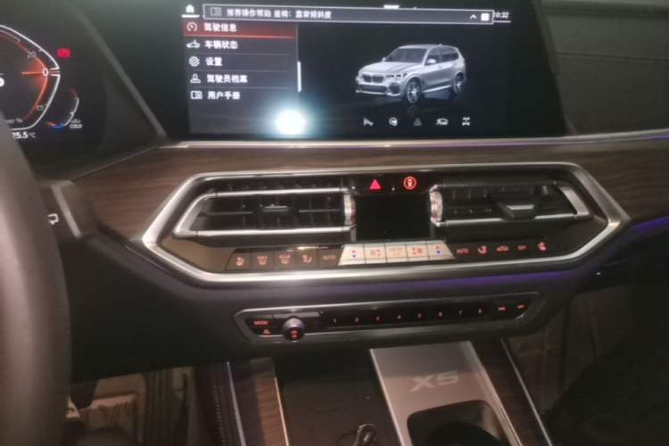 Used BMW X5 2022 Restyled xDrive 40Li M Sport Package Audio And AC Panel