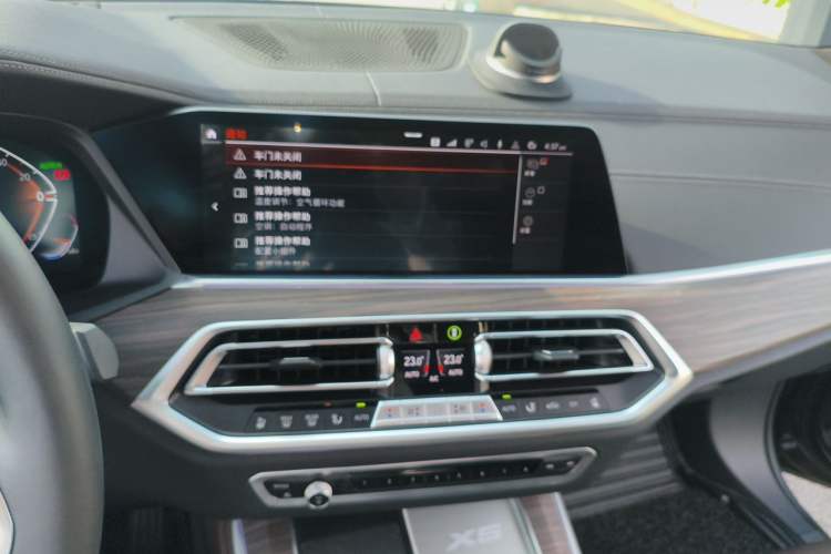 Used BMW X5 2022 Restyled xDrive 40Li Luxury Edition M Sport Package Audio And AC Panel