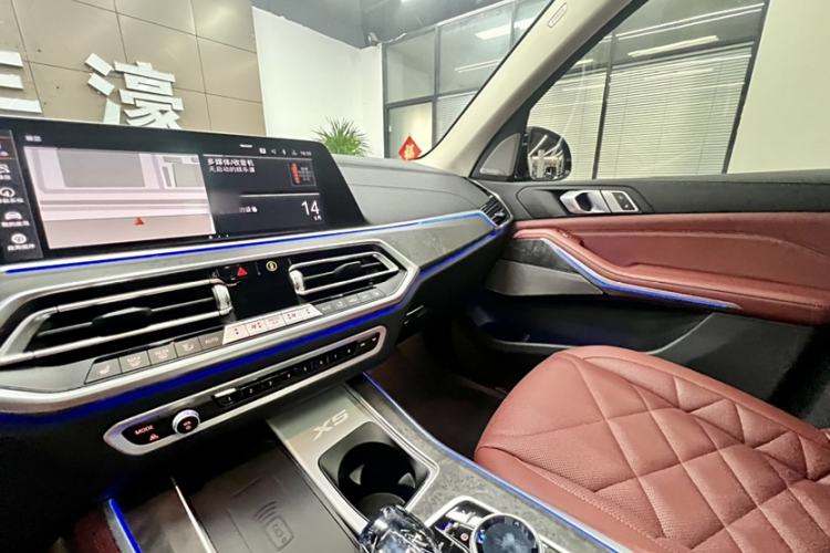 Used BMW X5 2022 Restyled xDrive 30Li Luxury Version M Sport Package Audio And AC Panel
