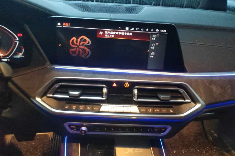 Used BMW X5 2022 Restyled xDrive 30Li Luxury Version M Sport Package Audio And AC Panel
