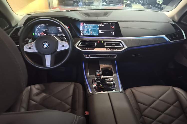 Used BMW X5 2022 xDrive 30Li Luxury M Sport Package Center Console