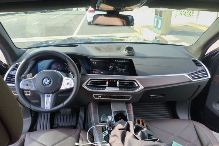 Used BMW X5 2022 Restyled xDrive 40Li Luxury Edition M Sport Package Center Console