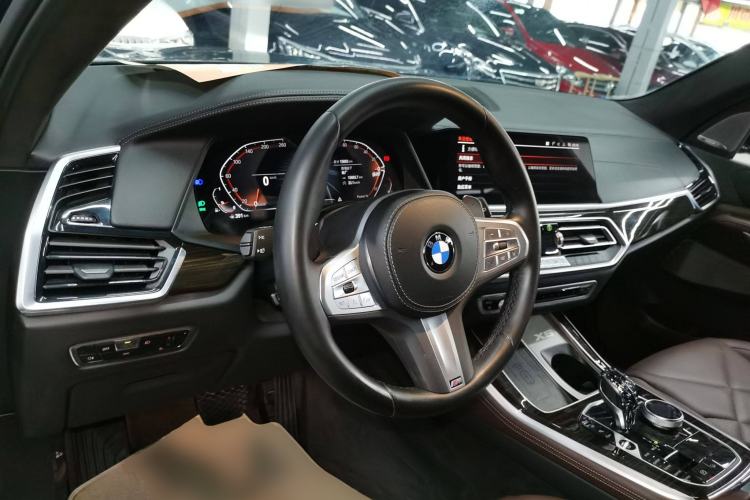 Used BMW X5 2022 xDrive 30Li Luxury M Sport Package Center Console