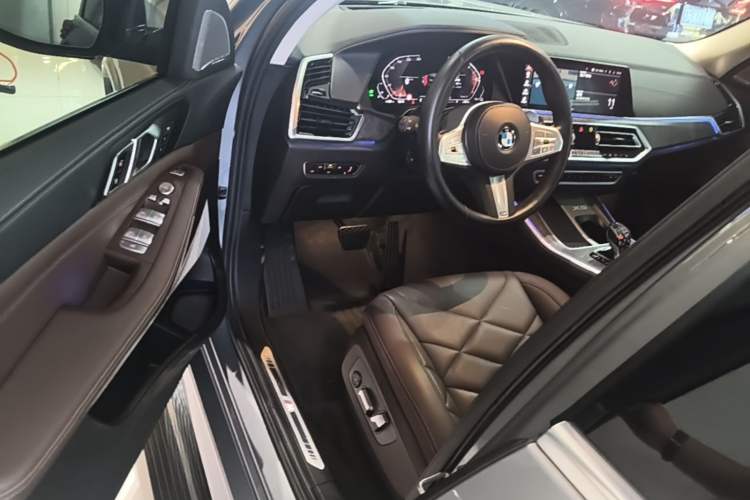 Used BMW X5 2022 xDrive 30Li Luxury M Sport Package Driver Seat