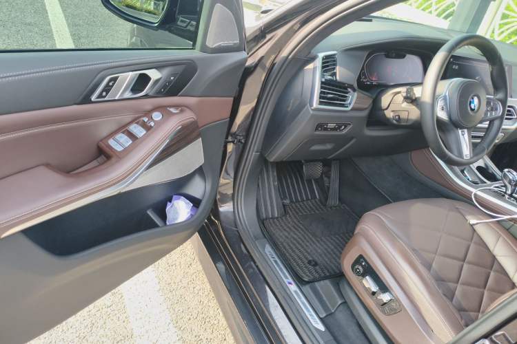 Used BMW X5 2022 Restyled xDrive 40Li Luxury Edition M Sport Package Driver Seat