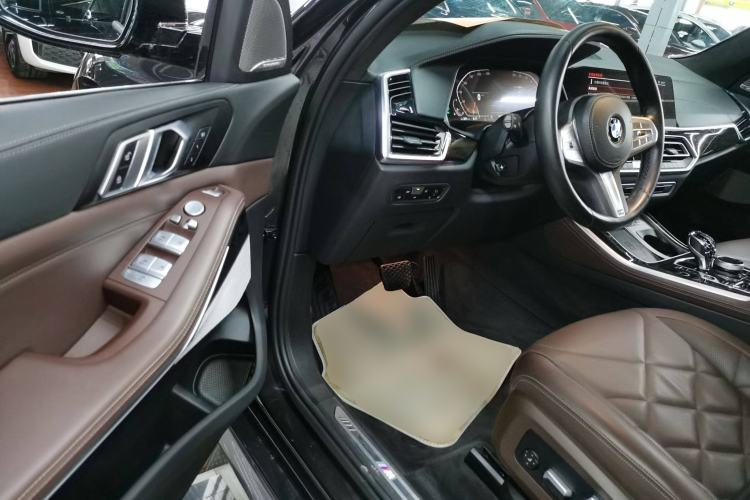 Used BMW X5 2022 xDrive 30Li Luxury M Sport Package Driver Seat