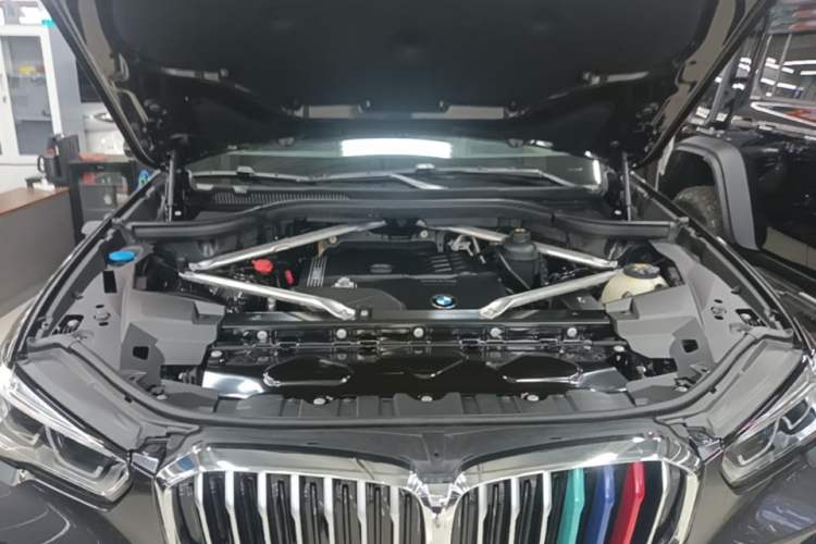 Used BMW X5 2022 Restyled xDrive 30Li Luxury Version M Sport Package Engine Bay