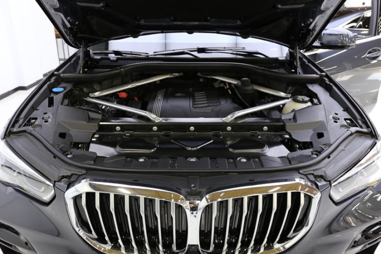 Used BMW X5 2022 xDrive40i M Sport Package Engine Bay