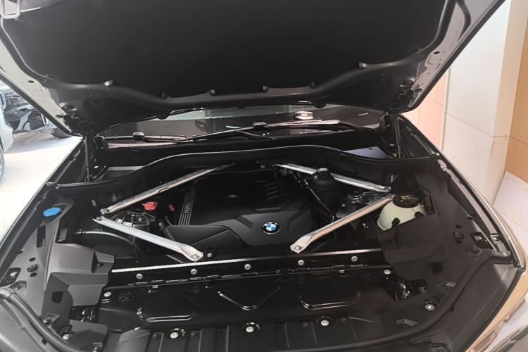 Used BMW X5 2022 xDrive 30Li Luxury M Sport Package Engine Bay