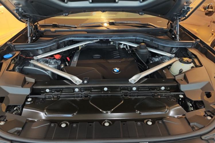 Used BMW X5 2022 Restyled xDrive 30Li Luxury Version M Sport Package Engine Bay