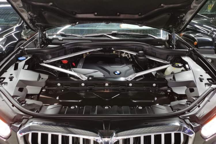 Used BMW X5 2022 xDrive 30Li Luxury M Sport Package Engine Bay