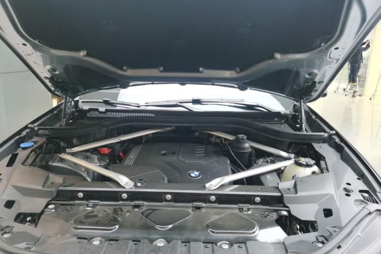 Used BMW X5 2022 Restyled xDrive 30Li Luxury Version M Sport Package Engine Bay