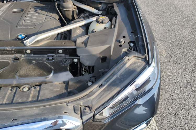 Used BMW X5 2022 Restyled xDrive 40Li Luxury Edition M Sport Package Engine Bay Left