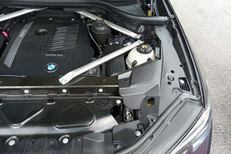 Used BMW X5 2022 xDrive40i Luxury Edition M Sport Package Engine Bay Left