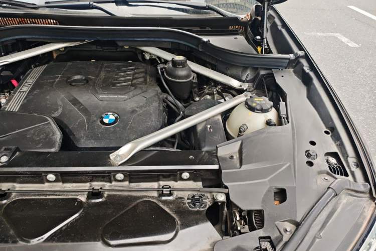 Used BMW X5 2022 xDrive 30Li Luxury M Sport Package Engine Bay Left