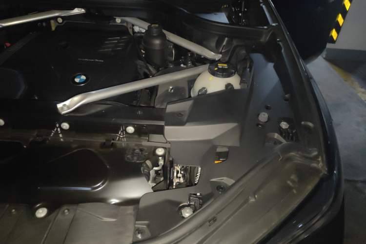 Used BMW X5 2022 Restyled xDrive 30Li Luxury Version M Sport Package Engine Bay Left