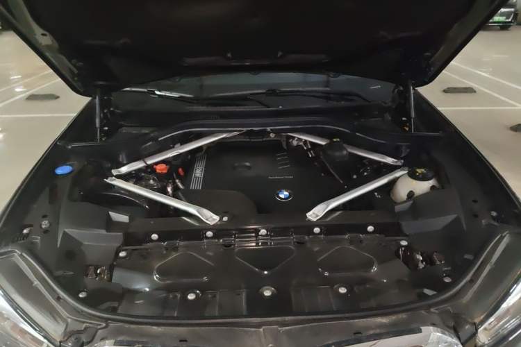 Used BMW X5 2022 xDrive 30Li Luxury M Sport Package Engine Bay