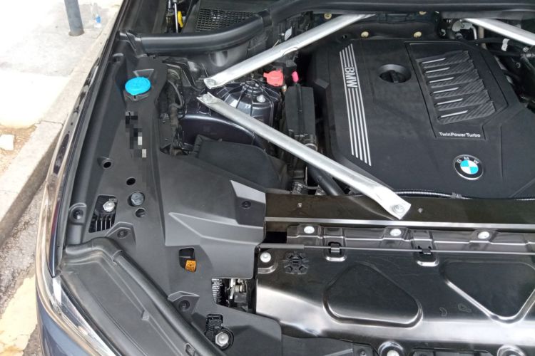 Used BMW X5 2022 xDrive40i Luxury Edition M Sport Package Engine Bay Right