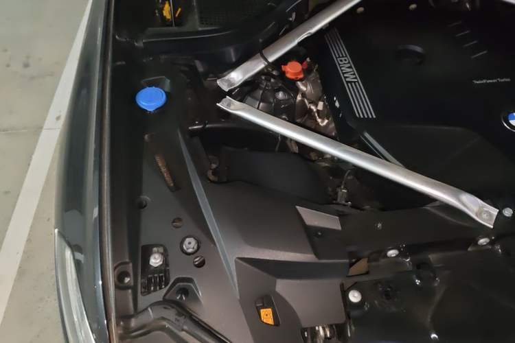 Used BMW X5 2022 xDrive 30Li Luxury M Sport Package Engine Bay Right