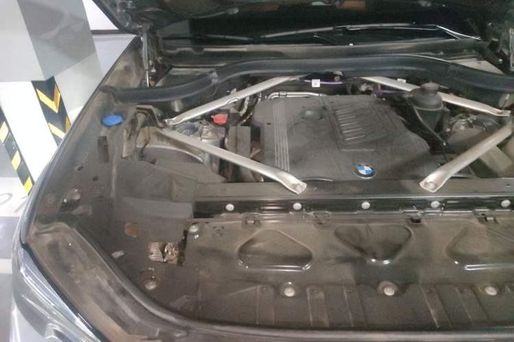Used BMW X5 2022 Restyled xDrive 40Li M Sport Package Engine Bay Right