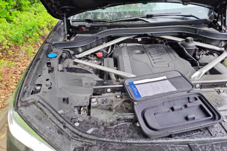 Used BMW X5 2022 Restyled xDrive 40Li M Sport Package Engine Bay Right