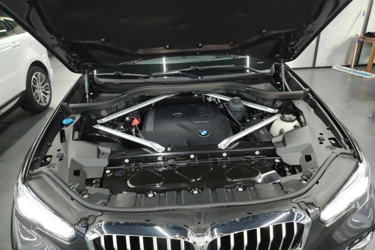 Used BMW X5 2022 Restyled xDrive 30Li Luxury Version M Sport Package Engine Bay
