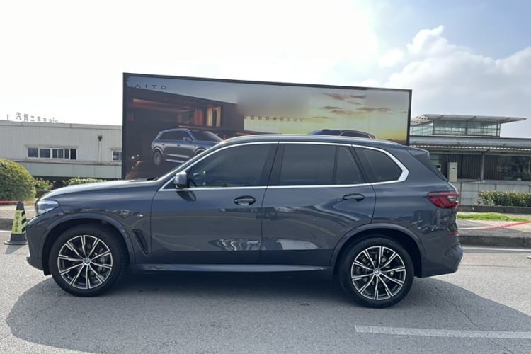 Used BMW X5 2022 xDrive30i M Sport Package Exterior 2