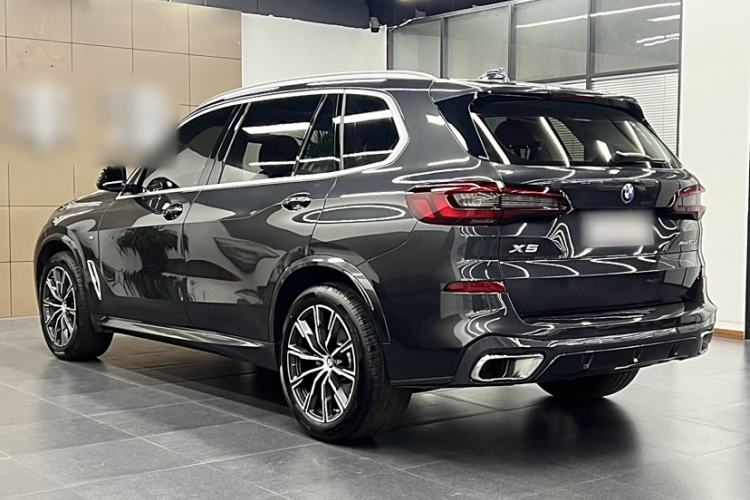 Used BMW X5 2022 Restyled xDrive 30Li Luxury Version M Sport Package Exterior 2