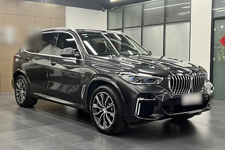 Used BMW X5 2022 Restyled xDrive 30Li Luxury Version M Sport Package Exterior 4