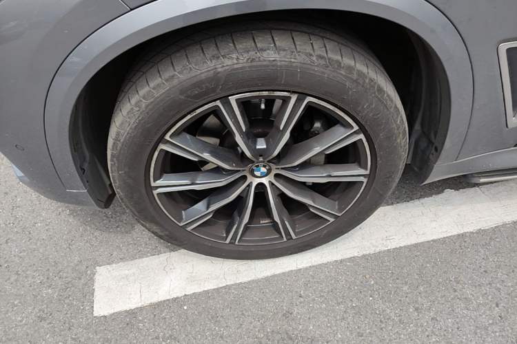 Used BMW X5 2022 Restyled xDrive 30Li M Sport Package Exterior 4