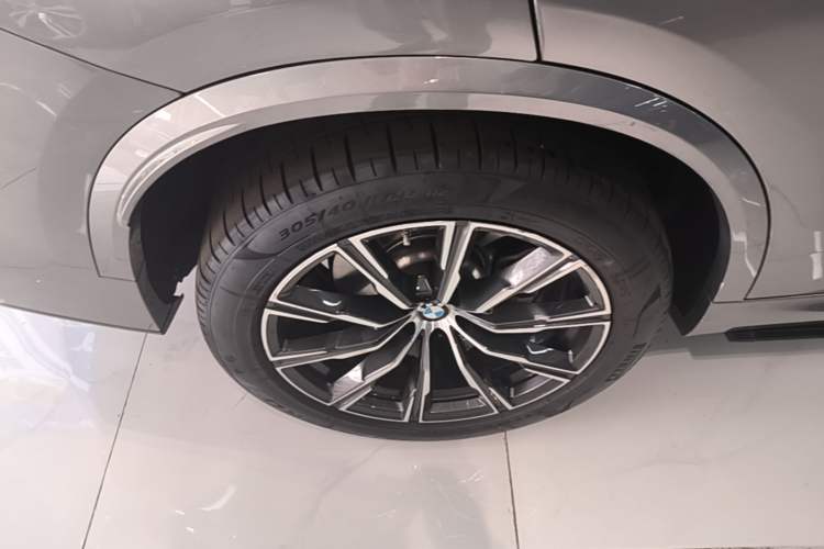 Used BMW X5 2022 xDrive 30Li Luxury M Sport Package Exterior 5