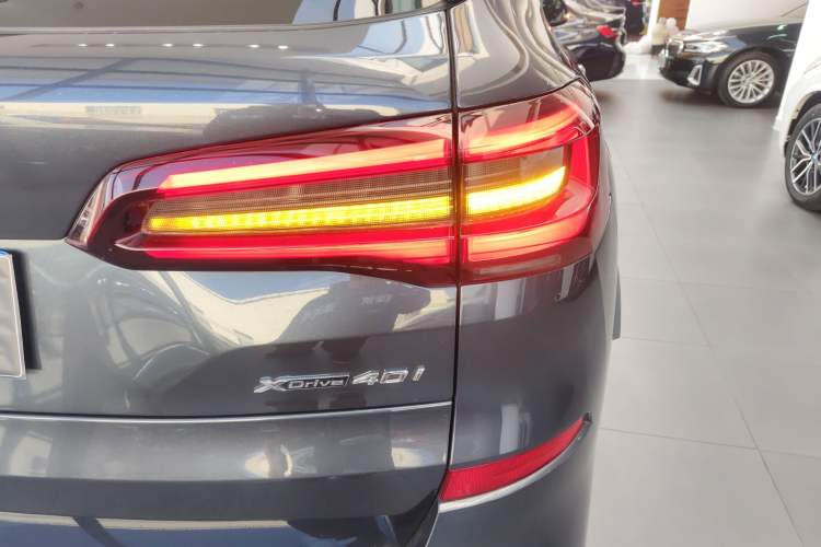 Used BMW X5 2022 xDrive40i M Sport Package Exterior 6