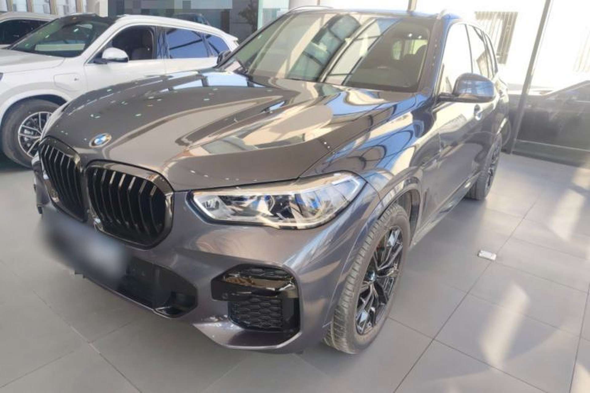 Used BMW X5 2022 xDrive40i M Sport Package Front Left 45 Deg