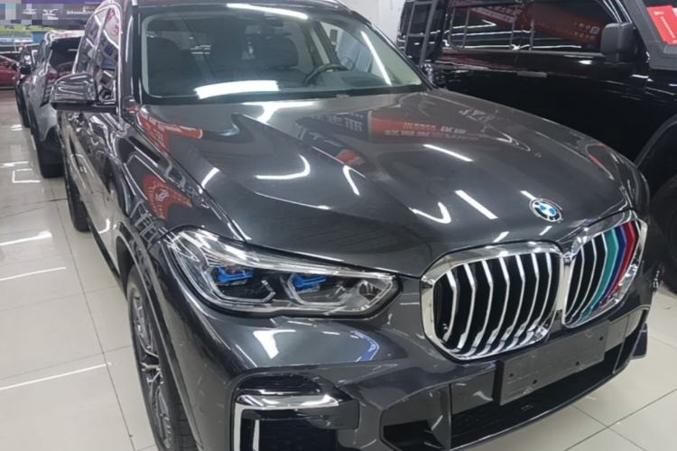 Used BMW X5 2022 Restyled xDrive 30Li Luxury Version M Sport Package Front Right 45 Deg