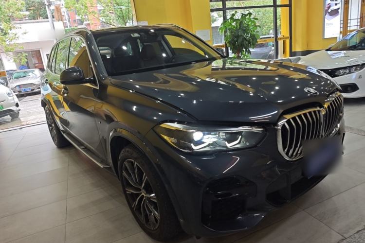 Used BMW X5 2022 xDrive30i M Sport Package Front Right 45 Deg