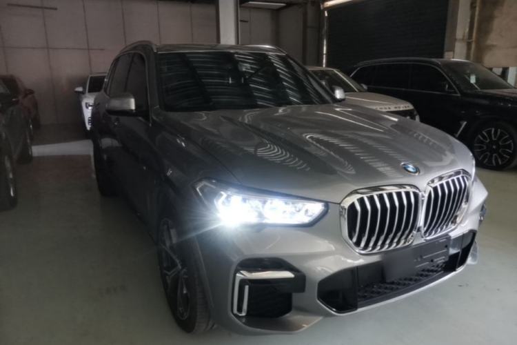 Used BMW X5 2022 Restyled xDrive 40Li M Sport Package Front Right 45 Deg