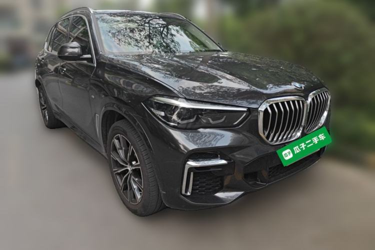 Used BMW X5 2022 xDrive 30Li M Sport Package Front Right 45 Deg
