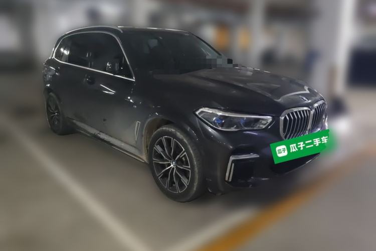 Used BMW X5 2022 xDrive 30Li Luxury M Sport Package Front Right 45 Deg