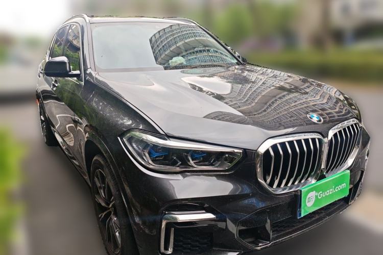 Used BMW X5 2022 xDrive 30Li Luxury M Sport Package Front Right 45 Deg