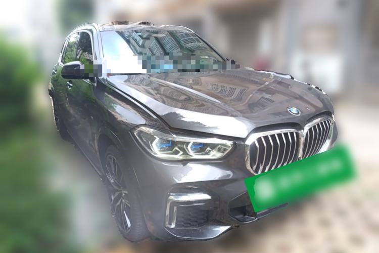 Used BMW X5 2022 xDrive 30Li Luxury M Sport Package Front Right 45 Deg